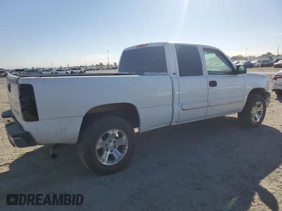 ✅ 2005 Chevrolet Silverado 1500 LS • VIN: 2GCEC19V551350902 • Лот: 77663614. Опубликован ранее на Copart с пробегом 193 995 миль. Бесплатный доступ к архиву аукционных продаж из США и подробный отчёт об истории автомобиля на DreamBid. Изображение 3.