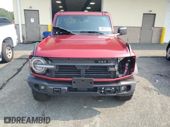 ✅ 2025 Ford Bronco Badlands • VIN: 1FMEE9BP1SLA57648 • Lot: 67283265. Listed on Copart with 5,104 mi. Free auction sales archive from the USA and detailed vehicle history report at DreamBid. Image 5.