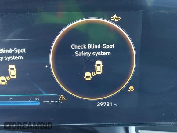 ✅ 2023 Hyundai Elantra Limited • VIN: KMHLP4AG1PU573807 • Lot: 43105632. Listed on IAAI with 39,781 mi. Free auction sales archive from the USA and detailed vehicle history report at DreamBid. Image 15.