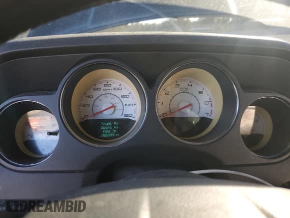 ✅ 2014 Dodge Challenger R/T Plus • VIN: 2C3CDYBT5EH115207 • Лот: 82315615. Опубликован ранее на Copart с пробегом 155 093 миль. Бесплатный доступ к архиву аукционных продаж из США и подробный отчёт об истории автомобиля на DreamBid. Изображение 9.