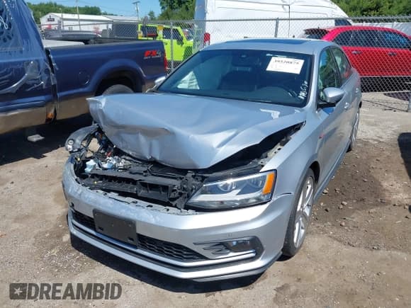 ✅ 2016 Volkswagen Jetta GLI SE • VIN: 3VW4T7AJ5GM227388 • Lot: 39520875. Wystawiony na IAAI z przebiegiem 71 008 mil. Bezpłatny archiwum sprzedaży aukcyjnych z USA i szczegółowy raport historii pojazdu na DreamBid. Zdjęcie 2.