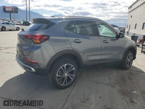 ✅ 2020 Buick Encore GX Essence • VIN: KL4MMGSL4LB115659 • Lot: 86286165. Wystawiony na Copart z przebiegiem 63 196 mil. Bezpłatny archiwum sprzedaży aukcyjnych z USA i szczegółowy raport historii pojazdu na DreamBid. Zdjęcie 3.