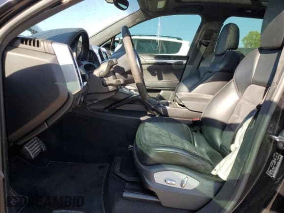 ✅ 2013 Porsche Cayenne GTS • VIN: WP1AD2A23DLA76450 • Lot: 84549495. Wystawiony na Copart z przebiegiem Nie podano. Bezpłatny archiwum sprzedaży aukcyjnych z USA i szczegółowy raport historii pojazdu na DreamBid. Zdjęcie 7.