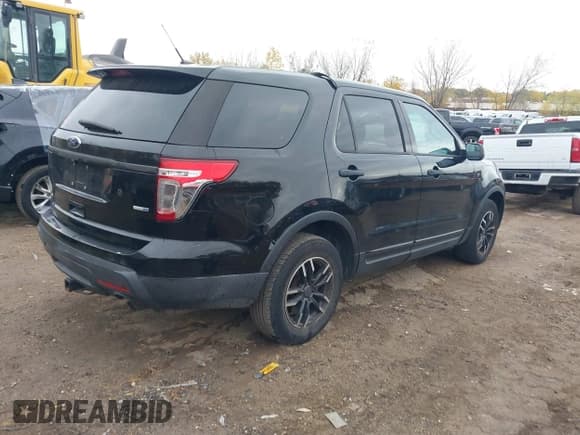 ✅ 2015 Ford Police Interceptor Utility • VIN: 1FM5K8AR7FGB32390 • Lot: 43539945. Listed on IAAI with 139,951 mi. Free auction sales archive from the USA and detailed vehicle history report at DreamBid. Image 4.