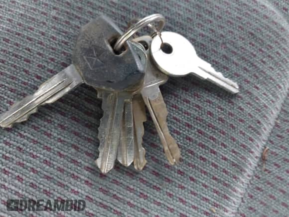 1991 Dodge Dakota z VIN 1B7GG23Y0MS295747, wystawiony jako IAAI lot #42893013 z przebiegiem 137 227 mil mil oraz . Historia ofert i sprzedaży dostępna na DreamBid. Obrazek 11.