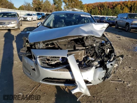 ✅ 2013 Volvo S60 T5 • VIN: YV1612FH3D2233438 • Lot: 91396345. Wystawiony na Copart z przebiegiem 69 247 mil. Bezpłatny archiwum sprzedaży aukcyjnych z USA i szczegółowy raport historii pojazdu na DreamBid. Zdjęcie 5.