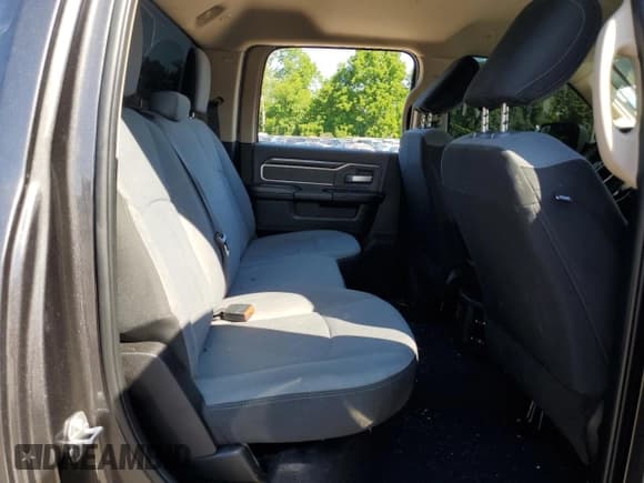 ✅ 2019 Ram 2500 Big Horn • VIN: 3C6UR5JLXKG606957 • Lot: 57713014. Listed on Copart with 102,399 mi. Free auction sales archive from the USA and detailed vehicle history report at DreamBid. Image 11.