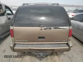 ✅ 1997 Chevrolet Blazer LS • VIN: 1GNCS13W3V2197732 • Lot: 56792025. Wystawiony na Copart z przebiegiem 203 968 mil. Bezpłatny archiwum sprzedaży aukcyjnych z USA i szczegółowy raport historii pojazdu na DreamBid. Zdjęcie 6.