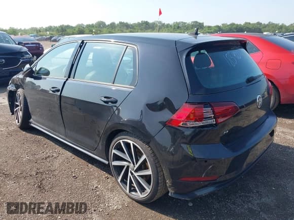 ✅ 2018 Volkswagen Golf R • VIN: WVWWF7AU6JW185432 • Lot: 42833520. Wystawiony na IAAI z przebiegiem 72 026 mil. Bezpłatny archiwum sprzedaży aukcyjnych z USA i szczegółowy raport historii pojazdu na DreamBid. Zdjęcie 3.