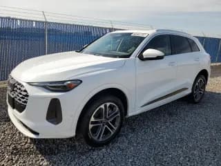 ✅ 2025 Audi Q5 Premium Plus • VIN: WA12AAGU8S2036573 • Lot: 71019825. Wystawiony na Copart z przebiegiem 6 475 mil. Bezpłatny archiwum sprzedaży aukcyjnych z USA i szczegółowy raport historii pojazdu na DreamBid. Zdjęcie 1.