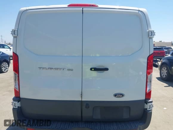 ✅ 2018 Ford Transit • VIN: 1FTYE1YM3JKA35185 • Lot: 42839253. Wystawiony na IAAI z przebiegiem 54 882 mil. Bezpłatny archiwum sprzedaży aukcyjnych z USA i szczegółowy raport historii pojazdu na DreamBid. Zdjęcie 17.