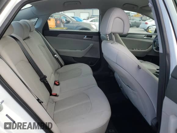 2016 Hyundai Sonata SE z VIN 5NPE24AF9GH405653, wystawiony jako Copart lot #56462645 z przebiegiem 103 867 mil mil oraz Szkoda całkowita • Salvage title. Historia ofert i sprzedaży dostępna na DreamBid. Obrazek 10.