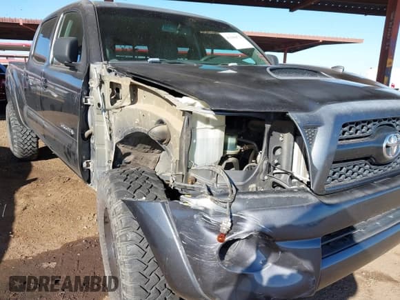 ✅ 2011 Toyota Tacoma • VIN: 3TMMU4FN0BM032561 • Lot: 41190472. Listed on IAAI with 188,862 mi. Free auction sales archive from the USA and detailed vehicle history report at DreamBid. Image 6.