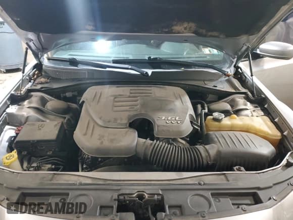 ✅ 2016 Chrysler 300 S • VIN: 2C3CCAGG3GH164365 • Lot: 92461185. Wystawiony na Copart z przebiegiem 83 333 mil. Bezpłatny archiwum sprzedaży aukcyjnych z USA i szczegółowy raport historii pojazdu na DreamBid. Zdjęcie 11.