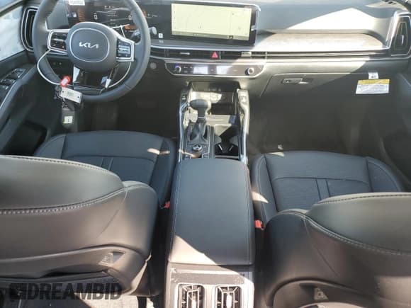 ✅ 2025 Kia Sorento X-Line EX • VIN: 5XYRHDJF8SG393639 • Lot: 81247785. Wystawiony na Copart z przebiegiem 302 mil. Bezpłatny archiwum sprzedaży aukcyjnych z USA i szczegółowy raport historii pojazdu na DreamBid. Zdjęcie 8.