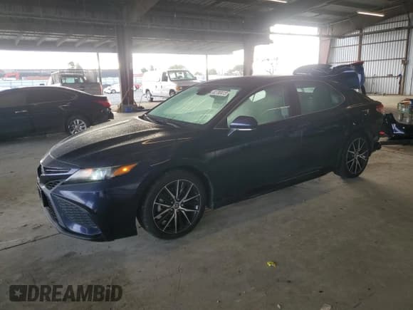 ✅ 2022 Toyota Camry SE • VIN: 4T1G11AK3NU686032 • Lot: 82780415. Wystawiony na Copart z przebiegiem 68 488 mil. Bezpłatny archiwum sprzedaży aukcyjnych z USA i szczegółowy raport historii pojazdu na DreamBid. Zdjęcie 1.