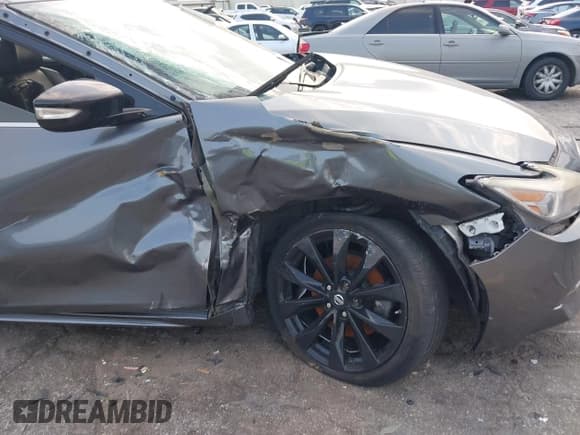 ✅ 2017 Nissan Maxima SR • VIN: 1N4AA6AP4HC405780 • Лот: 42371633. Опубликован ранее на IAAI с пробегом 161 502 миль. Бесплатный доступ к архиву аукционных продаж из США и подробный отчёт об истории автомобиля на DreamBid. Изображение 6.