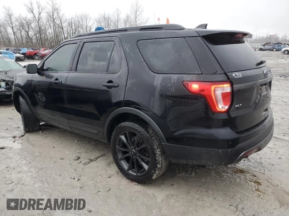 ✅ 2017 Ford Explorer XLT • VIN: 1FM5K8D87HGB21413 • Lot: 85936954. Wystawiony na Copart z przebiegiem 71 427 mil. Bezpłatny archiwum sprzedaży aukcyjnych z USA i szczegółowy raport historii pojazdu na DreamBid. Zdjęcie 2.