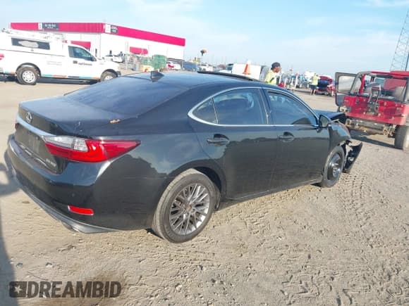 ✅ 2018 Lexus ES 350 • VIN: 58ABK1GG6JU078373 • Лот: 43325431. Опубликован ранее на IAAI с пробегом 157 731 миль. Бесплатный доступ к архиву аукционных продаж из США и подробный отчёт об истории автомобиля на DreamBid. Изображение 4.