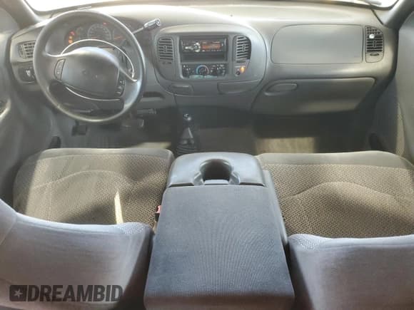 ✅ 1999 Ford F-150 XL • VIN: 2FTRX18L0XCB09603 • Lot: 85913455. Wystawiony na Copart z przebiegiem Nie podano. Bezpłatny archiwum sprzedaży aukcyjnych z USA i szczegółowy raport historii pojazdu na DreamBid. Zdjęcie 8.