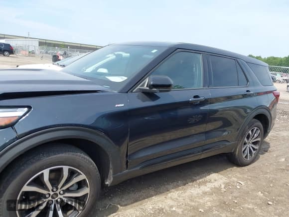 ✅ 2022 Ford Explorer ST-Line • VIN: 1FMSK8KH0NGA98235 • Lot: 42552253. Listed on IAAI with 39,182 mi. Free auction sales archive from the USA and detailed vehicle history report at DreamBid. Image 14.