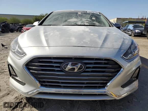 ✅ 2018 Hyundai Sonata SE • VIN: 5NPE24AF2JH615762 • Lot: 69292115. Wystawiony na Copart z przebiegiem 34 098 mil. Bezpłatny archiwum sprzedaży aukcyjnych z USA i szczegółowy raport historii pojazdu na DreamBid. Zdjęcie 5.
