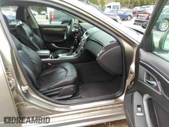 ✅ 2011 Cadillac CTS • VIN: 1G6DC5EY4B0125190 • Lot: 43048892. Wystawiony na IAAI z przebiegiem 129 476 mil. Bezpłatny archiwum sprzedaży aukcyjnych z USA i szczegółowy raport historii pojazdu na DreamBid. Zdjęcie 5.