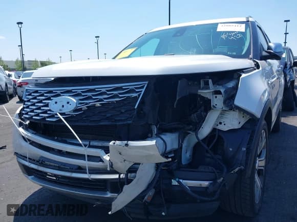 ✅ 2018 Ford Explorer Platinum • VIN: 1FM5K8HT9JGA45424 • Lot: 42085412. Wystawiony na IAAI z przebiegiem 61 407 mil. Bezpłatny archiwum sprzedaży aukcyjnych z USA i szczegółowy raport historii pojazdu na DreamBid. Zdjęcie 6.