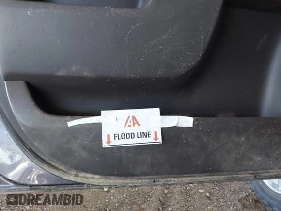 ✅ 2014 GMC Sierra 1500 SLT • VIN: 3GTU2VEC1EG360098 • Lot: 43338412. Listed on IAAI with 91,931 mi. Free auction sales archive from the USA and detailed vehicle history report at DreamBid. Image 13.