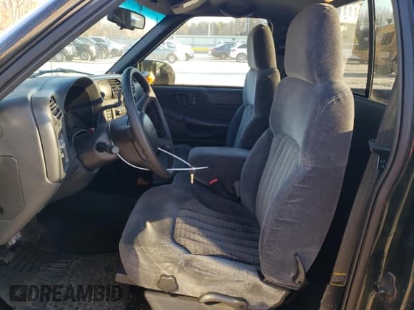 ✅ 2001 Chevrolet S-10 • VIN: 1GCCS145518230350 • Лот: 84817624. Опубликован ранее на Copart с пробегом 85 543 миль. Бесплатный доступ к архиву аукционных продаж из США и подробный отчёт об истории автомобиля на DreamBid. Изображение 7.