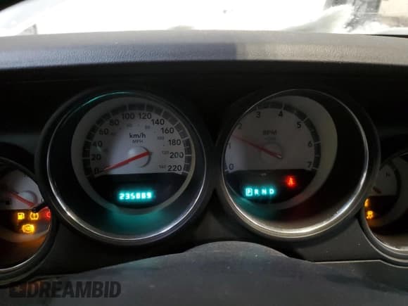 ✅ 2010 Dodge Challenger SE • VIN: 2B3CJ4DV2AH163478 • Lot: 38057634. Wystawiony na Copart z przebiegiem 235 889 mil. Bezpłatny archiwum sprzedaży aukcyjnych z USA i szczegółowy raport historii pojazdu na DreamBid. Zdjęcie 9.