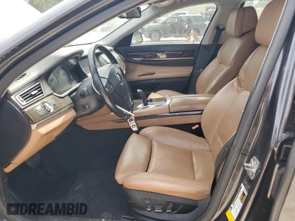 ✅ 2009 BMW 7 Series 750Li • VIN: WBAKB83569CY61524 • Lot: 70528775. Listed on Copart with 190,183 mi. Free auction sales archive from the USA and detailed vehicle history report at DreamBid. Image 7.