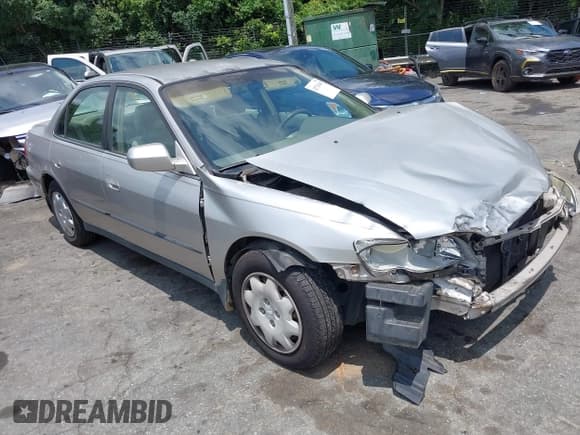✅ 1999 Honda Accord LX • VIN: 1HGCG5543XA010318 • Лот: 42719495. Опубликован ранее на IAAI с пробегом 195 929 миль. Бесплатный доступ к архиву аукционных продаж из США и подробный отчёт об истории автомобиля на DreamBid. Изображение 1.