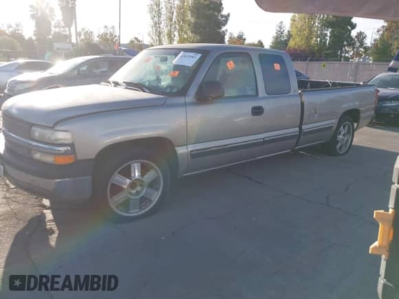 ✅ 1999 Chevrolet Silverado 1500 LT • VIN: 1GCEC19T9XE210125 • Lot: 43629583. Wystawiony na IAAI z przebiegiem Nie podano mil. Skorzystaj z bezpłatnego archiwum sprzedaży aukcyjnych z USA i zobacz szczegółowy raport historii pojazdu na DreamBid. Zdjęcie 4.