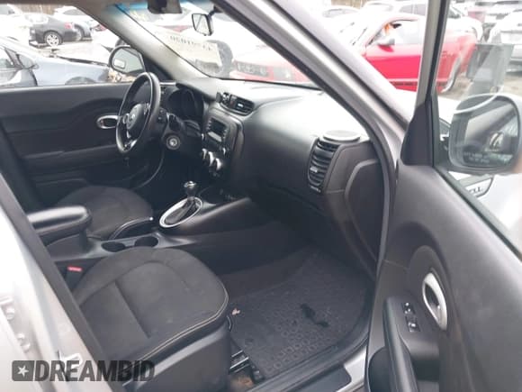 ✅ 2015 Kia Soul + • VIN: KNDJP3A5XF7789575 • Lot: 43791020. Wystawiony na IAAI z przebiegiem 90 103 mil. Bezpłatny archiwum sprzedaży aukcyjnych z USA i szczegółowy raport historii pojazdu na DreamBid. Zdjęcie 5.