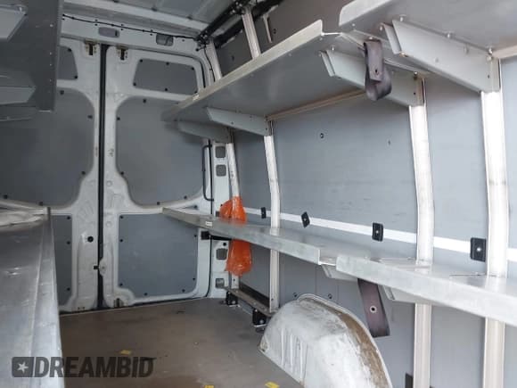 ✅ 2015 Mercedes-Benz Sprinter Cargo EXT • VIN: WD3PE8DB5FP133924 • Lot: 42252607. Wystawiony na IAAI z przebiegiem 322 476 mil. Bezpłatny archiwum sprzedaży aukcyjnych z USA i szczegółowy raport historii pojazdu na DreamBid. Zdjęcie 8.