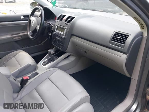 ✅ 2009 Volkswagen Jetta SE • VIN: 3VWRZ71K99M143509 • Lot: 42922911. Listed on IAAI with 133,728 mi. Free auction sales archive from the USA and detailed vehicle history report at DreamBid. Image 5.