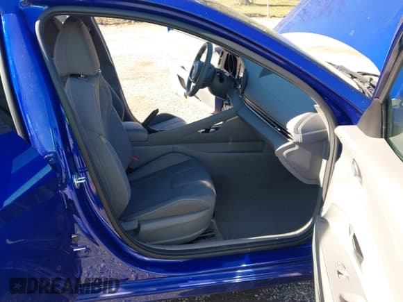 ✅ 2021 Hyundai Elantra SEL • VIN: KMHLM4AG0MU114322 • Lot: 43485544. Listed on IAAI with 17,111 mi. Free auction sales archive from the USA and detailed vehicle history report at DreamBid. Image 5.