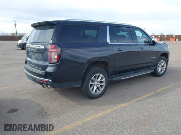 ✅ 2022 Chevrolet Suburban Premier • VIN: 1GNSKFKD5NR293216 • Lot: 41778432. Wystawiony na IAAI z przebiegiem 76 471 mil. Bezpłatny archiwum sprzedaży aukcyjnych z USA i szczegółowy raport historii pojazdu na DreamBid. Zdjęcie 4.
