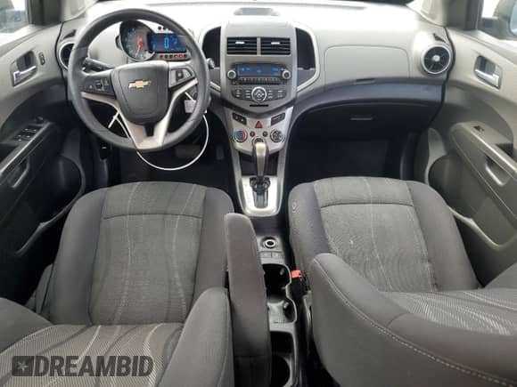 2014 Chevrolet Sonic LT z VIN 1G1JC5SHXE4200758, wystawiony jako Copart lot #65268585 z przebiegiem 136 698 mil mil oraz Nie do naprawy • Non repairable. Historia ofert i sprzedaży dostępna na DreamBid. Obrazek 8.