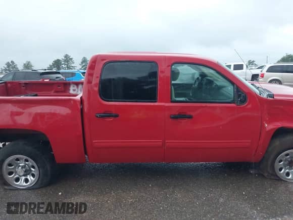 2010 Chevrolet Silverado 1500 LT z VIN 3GCRCSEA8AG127717, wystawiony jako IAAI lot #41820169 z przebiegiem 163 431 mil mil oraz . Historia ofert i sprzedaży dostępna na DreamBid. Obrazek 14.