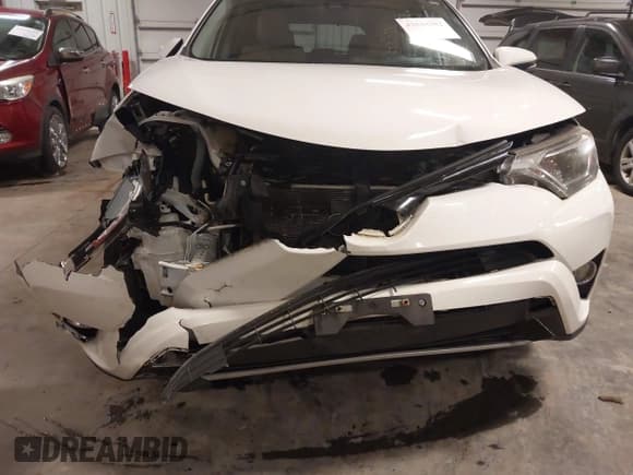 ✅ 2018 Toyota RAV4 XLE • VIN: JTMRFREVXJJ208445 • Lot: 43644382. Listed on IAAI with 138,513 mi. Free auction sales archive from the USA and detailed vehicle history report at DreamBid. Image 6.