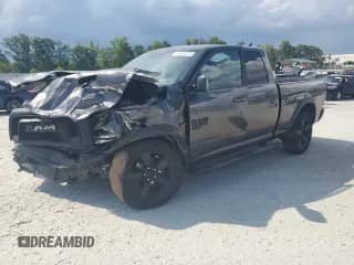 2019 Ram 1500 Warlock z VIN 1C6RR7GT7KS705740, wystawiony jako Copart lot #64234075 z przebiegiem 107 633 mil mil oraz Szkoda całkowita • Salvage title. Historia ofert i sprzedaży dostępna na DreamBid. Obrazek 1.