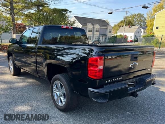 ✅ 2019 Chevrolet Silverado 1500 Custom • VIN: 2GCVKMEC4K1210280 • Lot: 85596925. Wystawiony na Copart z przebiegiem 115 551 mil. Bezpłatny archiwum sprzedaży aukcyjnych z USA i szczegółowy raport historii pojazdu na DreamBid. Zdjęcie 3.