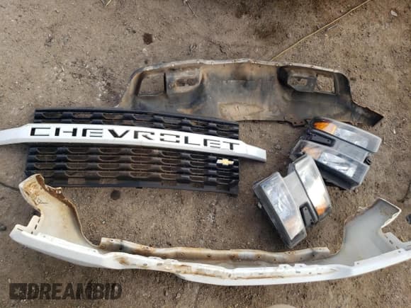 ✅ 2019 Chevrolet Silverado 1500 Custom • VIN: 1GCRYBEF7KZ210148 • Lot: 61485835. Listed on Copart with 83,090 mi. Free auction sales archive from the USA and detailed vehicle history report at DreamBid. Image 12.