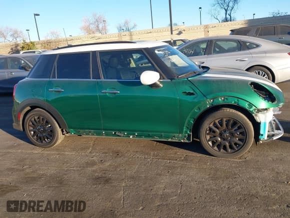 ✅ 2024 MINI Hardtop 4 Door Cooper • VIN: WMW33DK03R2V30440 • Lot: 41403552. Wystawiony na IAAI z przebiegiem 11 656 mil. Bezpłatny archiwum sprzedaży aukcyjnych z USA i szczegółowy raport historii pojazdu na DreamBid. Zdjęcie 14.