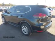 ✅ 2018 Nissan Rogue S • VIN: KNMAT2MV9JP560783 • Lot: 43495873. Wystawiony na IAAI z przebiegiem 74 930 mil. Bezpłatny archiwum sprzedaży aukcyjnych z USA i szczegółowy raport historii pojazdu na DreamBid. Zdjęcie 3.