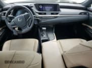 ✅ 2020 Lexus ES 300h • VIN: 58AD21B12LU010151 • Лот: 71136655. Опубликован ранее на Copart с пробегом 35 673 миль. Бесплатный доступ к архиву аукционных продаж из США и подробный отчёт об истории автомобиля на DreamBid. Изображение 8.