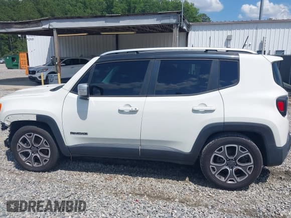 ✅ 2018 Jeep Renegade Limited • VIN: ZACCJADB0JPH24214 • Lot: 42384776. Wystawiony na IAAI z przebiegiem 123 994 mil. Bezpłatny archiwum sprzedaży aukcyjnych z USA i szczegółowy raport historii pojazdu na DreamBid. Zdjęcie 15.