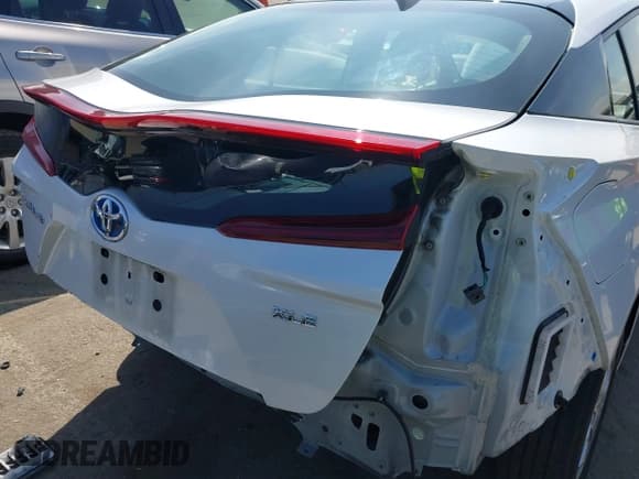 ✅ 2022 Toyota Prius LE • VIN: JTDKAMFP0N3228619 • Лот: 43339281. Опубликован ранее на IAAI с пробегом 73 095 миль. Бесплатный доступ к архиву аукционных продаж из США и подробный отчёт об истории автомобиля на DreamBid. Изображение 6.